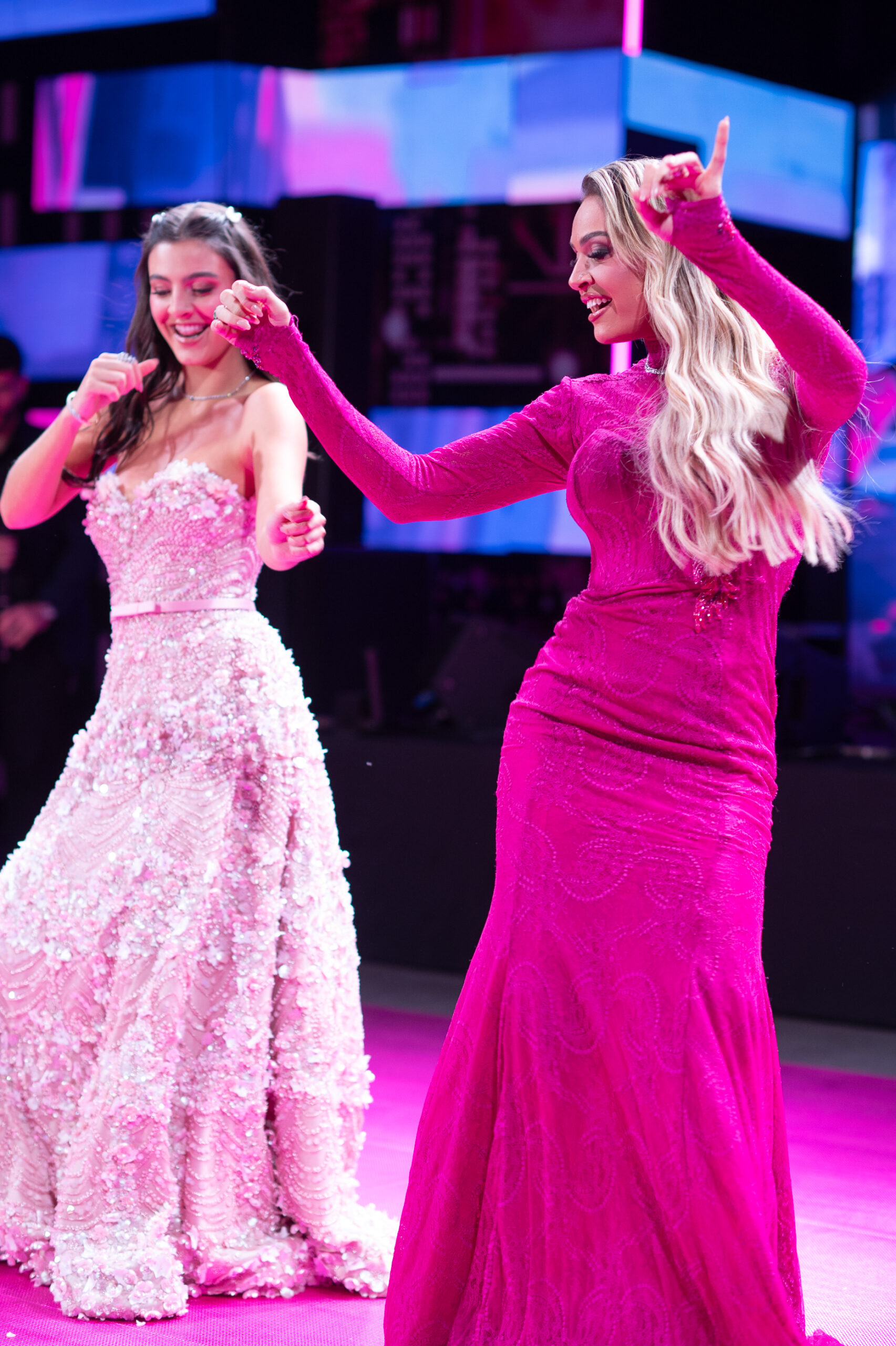Antonela e sua mãe na pista de dança | Foto: Sabrina Vasconcelos