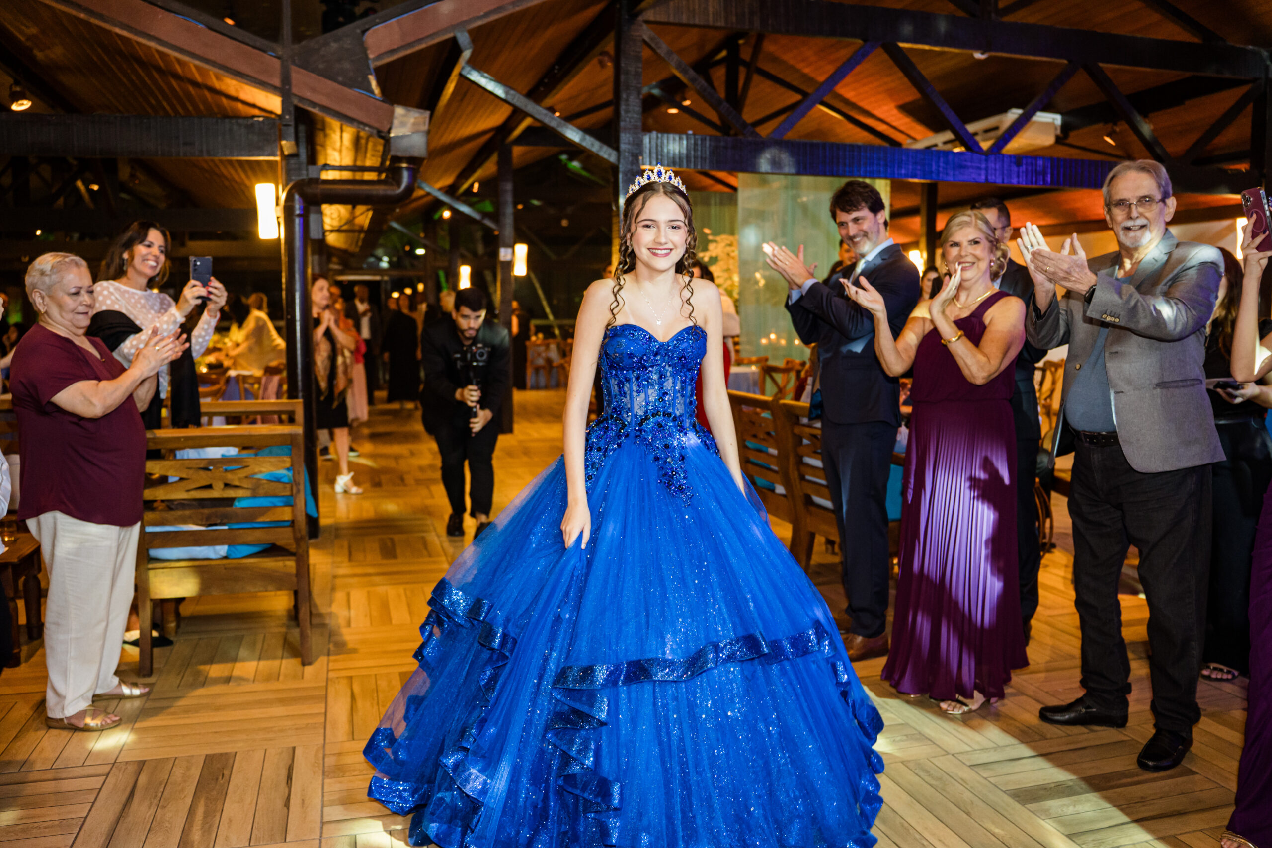 O azul que sempre foi dela: os 15 anos de Laura Santoni
