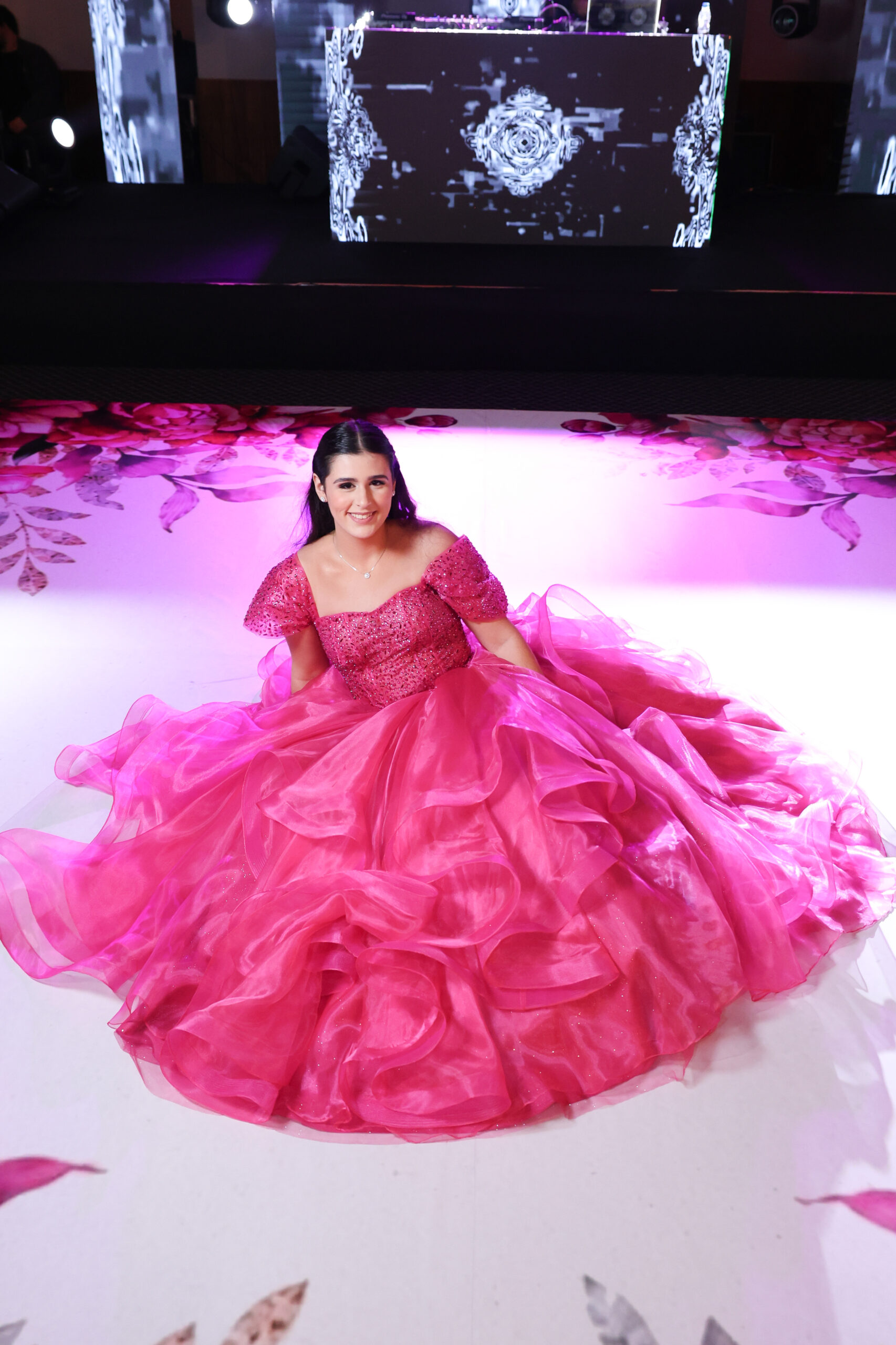 Gabriela Novio celebra 15 anos com tradições espanholas e festa em tons de pink