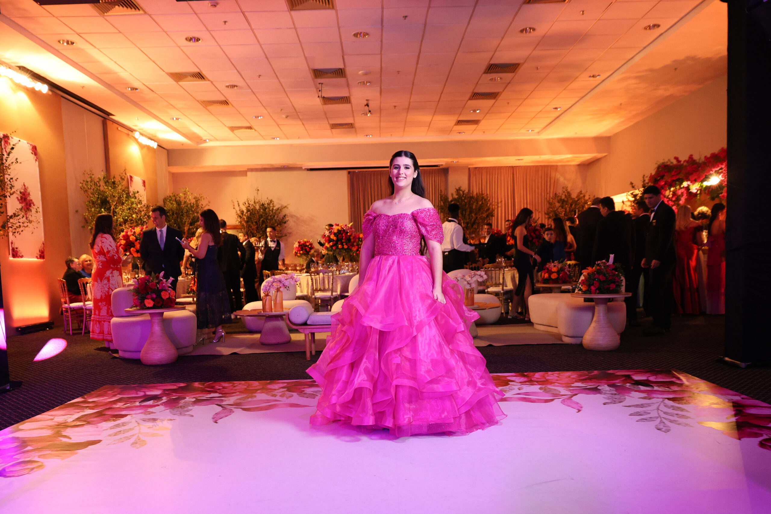 Gabriela Novio celebra 15 anos com tradições espanholas e festa em tons de pink